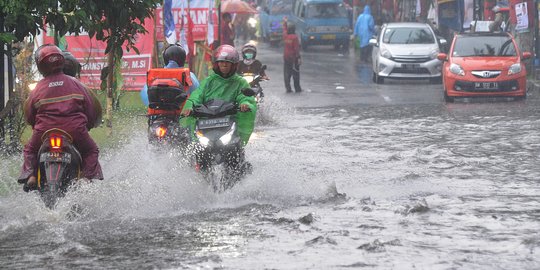 Hujan Lebat, Jalan Cinere Raya Terendam Banjir