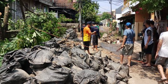 Tanggul Jebol di Bekasi Ditangani Secara Darurat