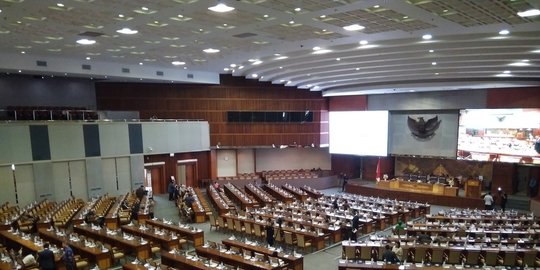 profil bara hasibuan, politikus pan yang beda pendapat dengan amien rais