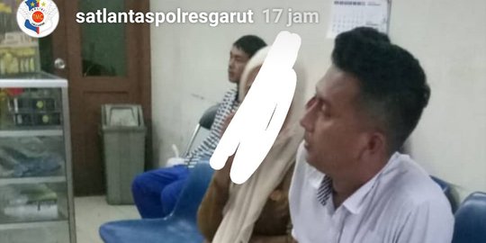 Perempuan Berseragam ASN Terekam CCTV Curi Ponsel di Apotek