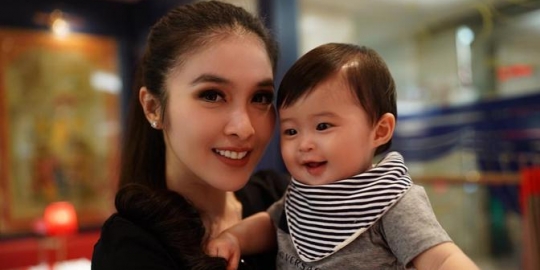 Baru 1 Tahun, Anak Sandra Dewi Sudah Punya Jet Pribadi