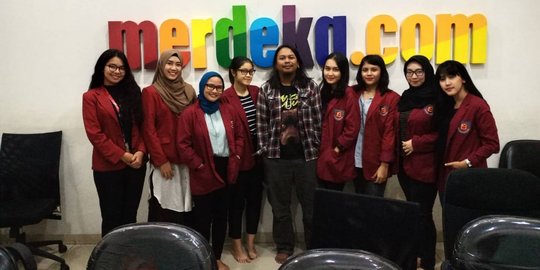 Foto Kak Inoe di Ponsel Mahasiswi Bakrie
