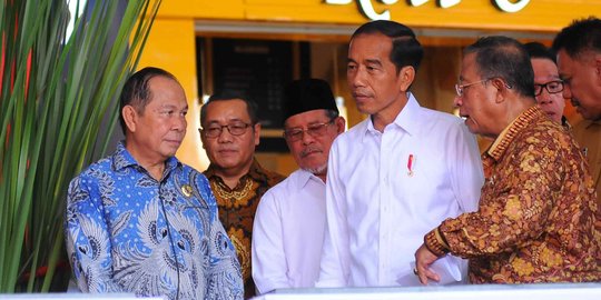 LSI Denny JA: Jokowi-Ma'ruf Unggul Telak di Segmen Minoritas