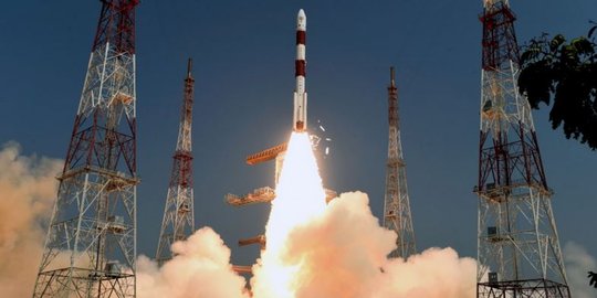 India Sukses Luncurkan Satelit Mata-mata ke Orbit Bumi