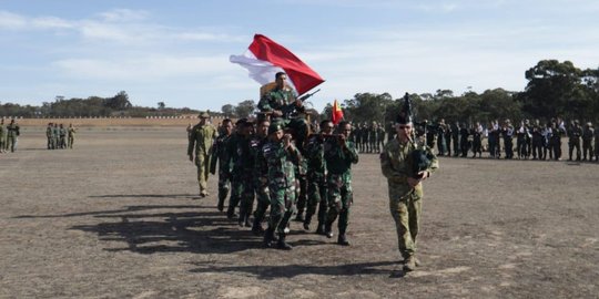 TNI AD Juara AASAM 12 Kali, Sertu Woli Hamsan Ditandu Sebagai Tanda Kemenangan