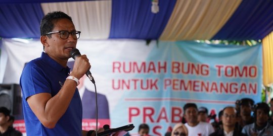 Sandiaga Uno Disawer Pendukungnya di Bekasi