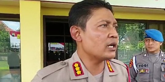Penjelasan Video Pembagian Sembako di Pasar Gede Oleh Polresta Surakarta