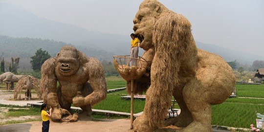Keren, Ada Patung King Kong Raksasa dari Jerami di Thailand