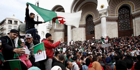 Revolusi Belum Selesai di Aljazair