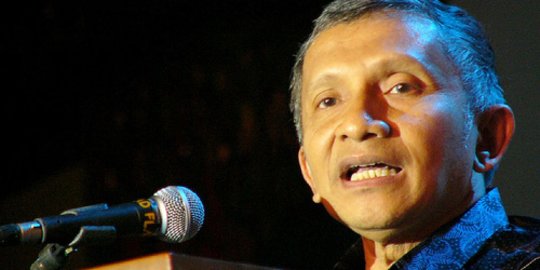 Pakai Batik Biru, Amien Rais Bersaksi di Sidang Ratna Sarumpaet