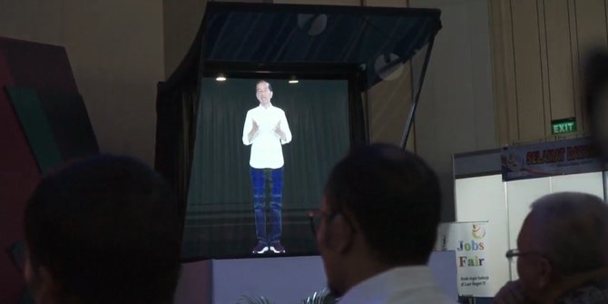 Jokowi Hologram Sapa Pengunjung Job Fair di Bekasi