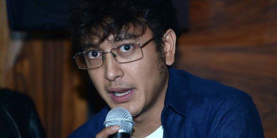 5 Artis Ini Berhasil Menggaet Hati Idolanya Sampai Ke Pelaminan