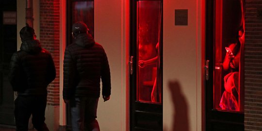 Mengintip PSK dalam 'Akuarium' Red Light District Amsterdam