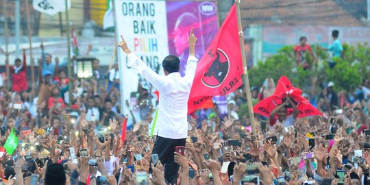 Ditemani Megawati dan Ridwan Kamil, Jokowi Kampanye di Cirebon