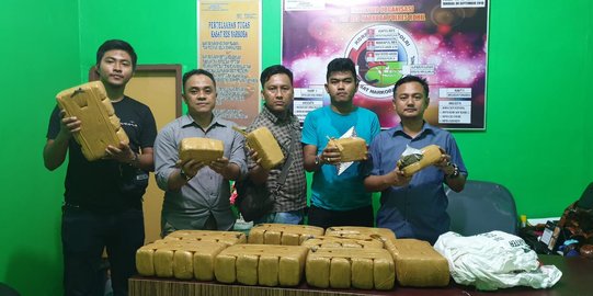 Bawa Ganja 40 Kilogram dari Aceh ke Riau, Sejoli Ditangkap Polisi