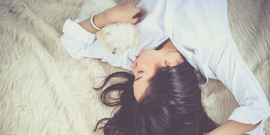 ketahui dampak dari setiap posisi tidur terhadap kesehatan kulit