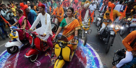 Suka Cita Warga India Rayakan Festival Gudi Padwa