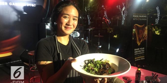 Potong Rambut, Chef Renatta Moeloek Pilih Gunakan Pisau