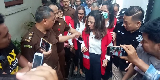 Gara-Gara Nyaris Terpeleset, Vanessa Angel Marahi Jaksa saat Ke Ruang Sidang