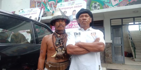 Wa Henhen Siap Pindahkan Hujan Saat Jokowi-Ma'ruf Kampanye Akbar di Karawang
