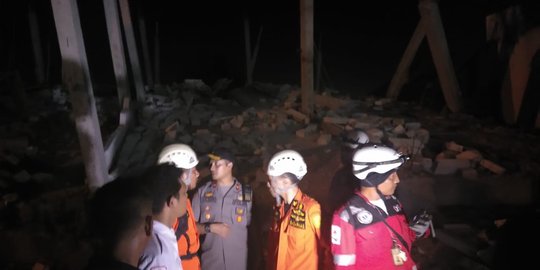 Ruko Penyedia Pijat Refleksi Rubuh, Seorang Warga Terluka