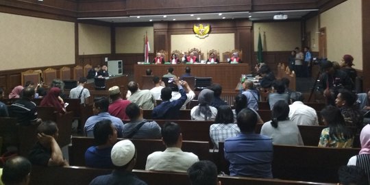 Terbukti Terima Suap Dan Gratifikasi, Gubernur Aceh Nonaktif Divonis 7 ...