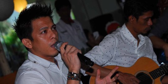 Nyanyikan Lagu 'Mungkin Nanti' Dalam Bahasa Jepang, Ariel Noah Banjir Pujian Warganet