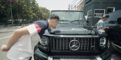 Deretan Artis Indonesia Gemar Koleksi Mobil Mewah Berharga Miliaran Merdeka Com