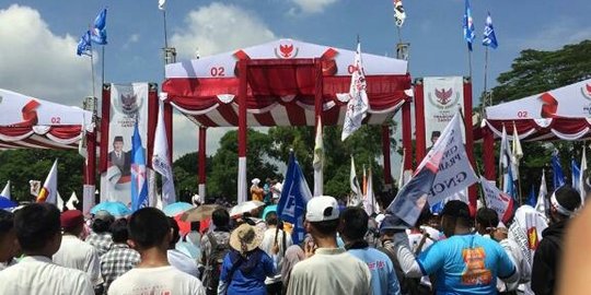 Jelang Kampanye Prabowo, Simpatisan Mulai Padati Stadion Sriwedari Solo