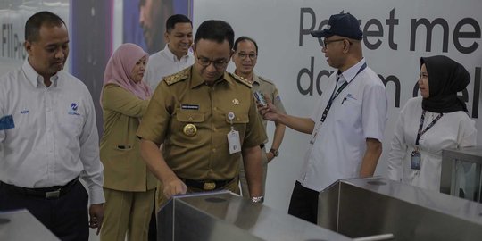 Anies Sebut di MRT Penumpang Tidak Ada Kelas, Semua Bisa Naik