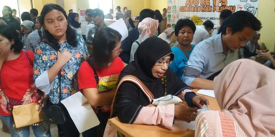 Hari Terakhir Pengurusan Formulir Pindah TPS, Warga Padati Kantor KPU Bekasi