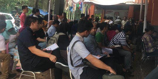Ratusan Warga Antre urus Formulir A5 di KPU Tangsel