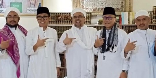 Di Sela Umrah, Eko Patrio Bersama Zulkifli Hasan Bertemu Habib Rizieq