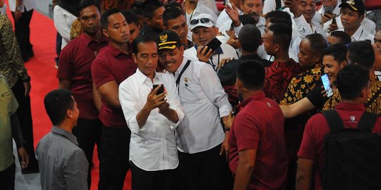 Takut Langgar Aturan, Jokowi Ganti Bagi-Bagi Sepeda dengan Foto Bareng