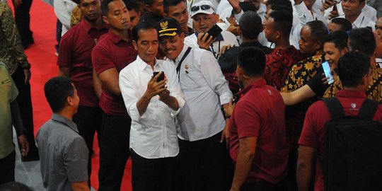 Kampanye di GOR Ciracas, Jokowi Pidato Sambil Berputar-putar