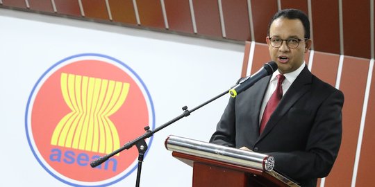 Anies Akan Pasang Eskalator Untuk Hubungkan Halte Transjakarta CSW & Stasiun ASEAN