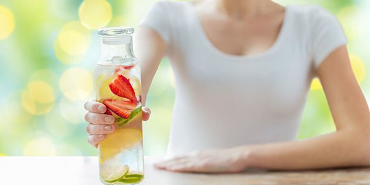 Jus Buah dan Infused Water juga Bisa Jadi Penyebab Munculnya Gigi Sensitif