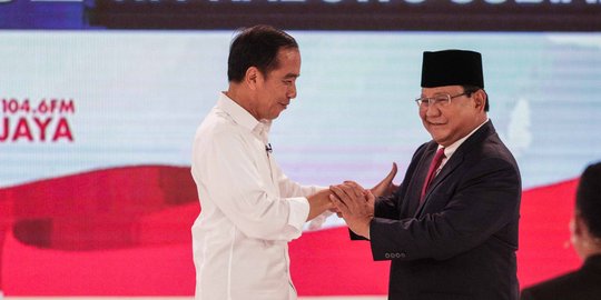 Survei Median: Jokowi Masih Unggul dari Prabowo, Selisihnya 7,7 Persen