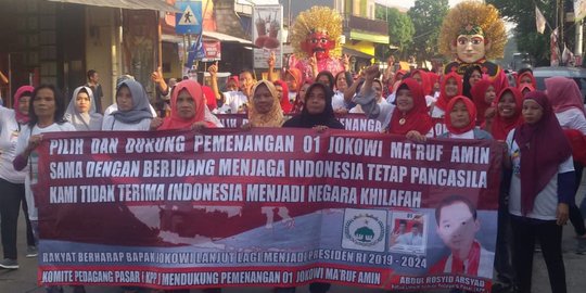 Massa Komite Pedagang Pasar Hadiri Kampanye Akbar Jokowi di GBK