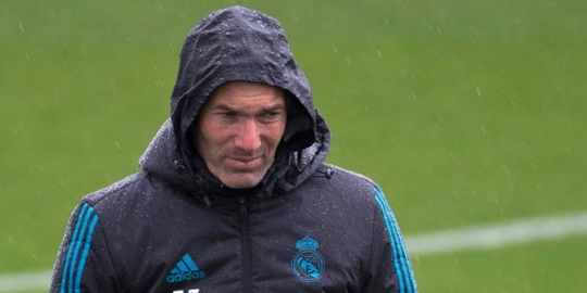 Zidane Bujuk Raul de Tomas Balik Lagi ke Real Madrid