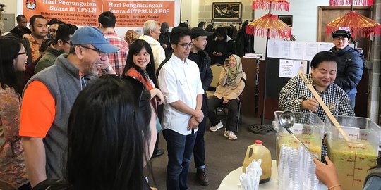 WNI Mencoblos di Chicago Disuguhi Cendol Durian dan Nastar