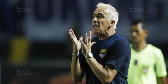 Mantan Pelatih Persib Siap Bertualang di Liga 1 bersama Borneo FC