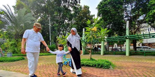santai bersama cucu