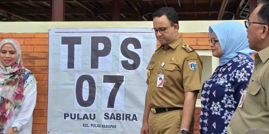 Sehari Jelang Pencoblosan, Anies Tinjau TPS di Pulau Terluar Jakarta