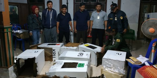 Belasan Kotak Suara di Sukoharjo Rusak Parah Terkena Hujan saat Dikirim