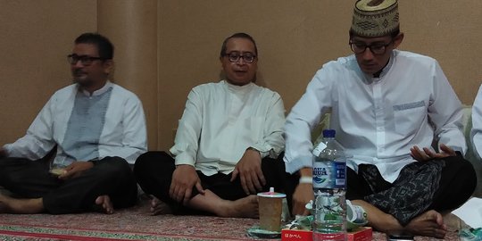 Hari Pencoblosan, Sandiaga Puasa Hajat & Minta Restu ke Jemaah Salat Subuh