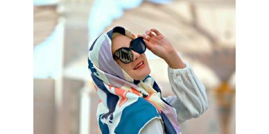 selain suzanna, artis indonesia ini juga ternyata hobi makan bunga