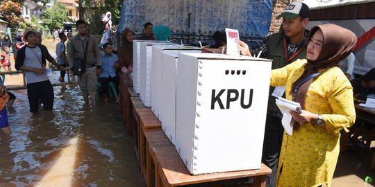 Banjir Tak Halangi Warga Bandung Gunakan Hak Pilih