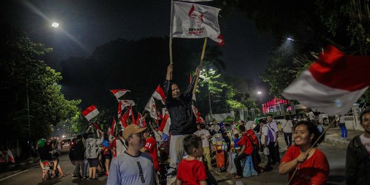 Pendukung Jokowi-Ma'ruf Pawai di Tugu Proklamasi