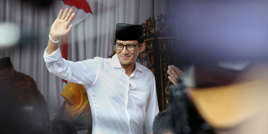 Pulang dari Rumah Prabowo, Sandiaga Tunjuk Tenggorokan Saat Ditanya Kondisinya